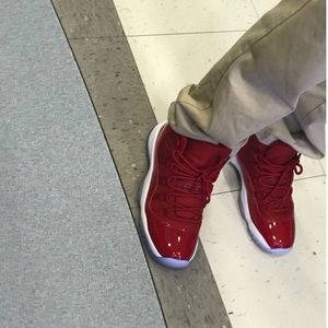 Jordan 11 red